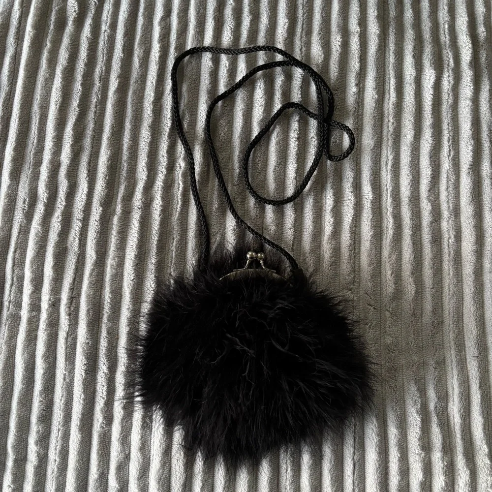La Regale Ltd Black Feather Furry Evening Bag - Vintage Formal Clutch Purse - Picture 2 of 6